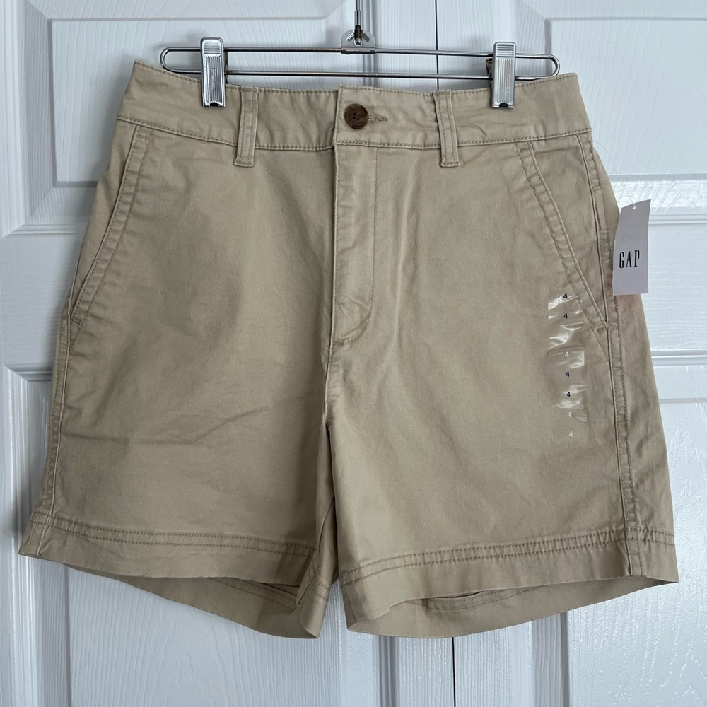 Women’s Gap khaki shorts